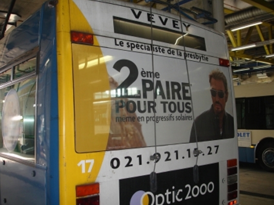 Image SGA TRAFFIC - R&eacute;alisation habillage arri&egrave;re int&eacute;gral pour Optic 2000 sur un bus VMCV Clarens / Vaud